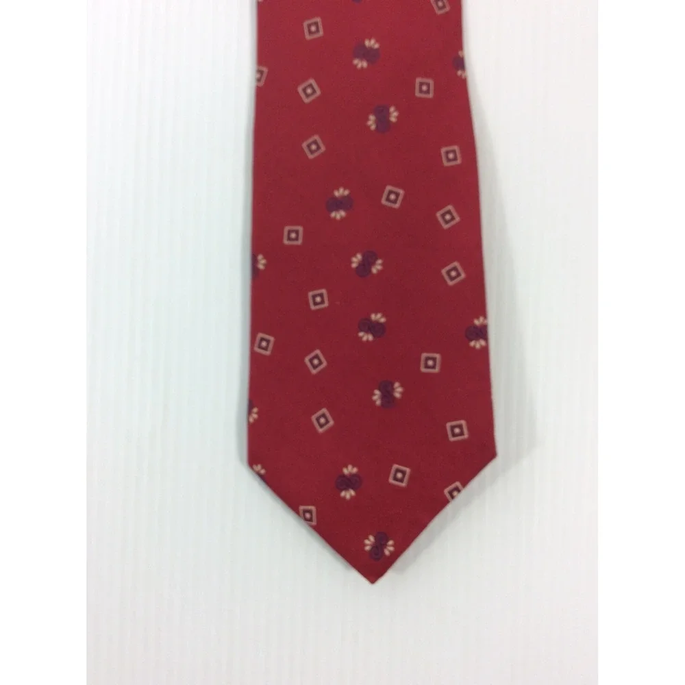 Claiborne Mens Tie 3.5 in W x L 57 Silk Burgundy Red Black White Geometric